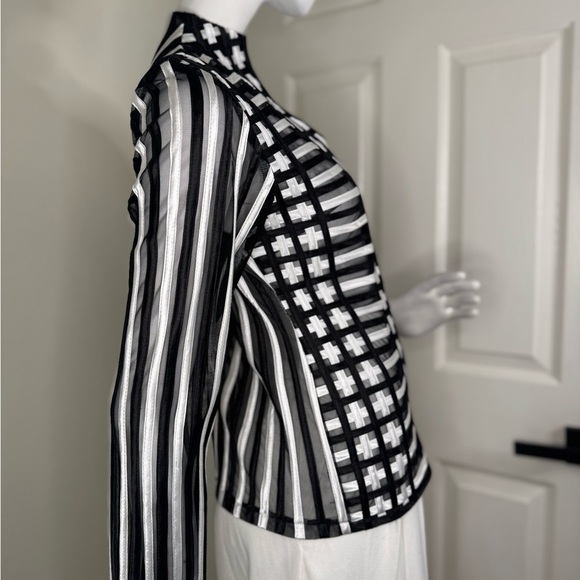 T&J Designs Black and White Graphic Tunic with Mandarin Collar - Picture 8 of 16